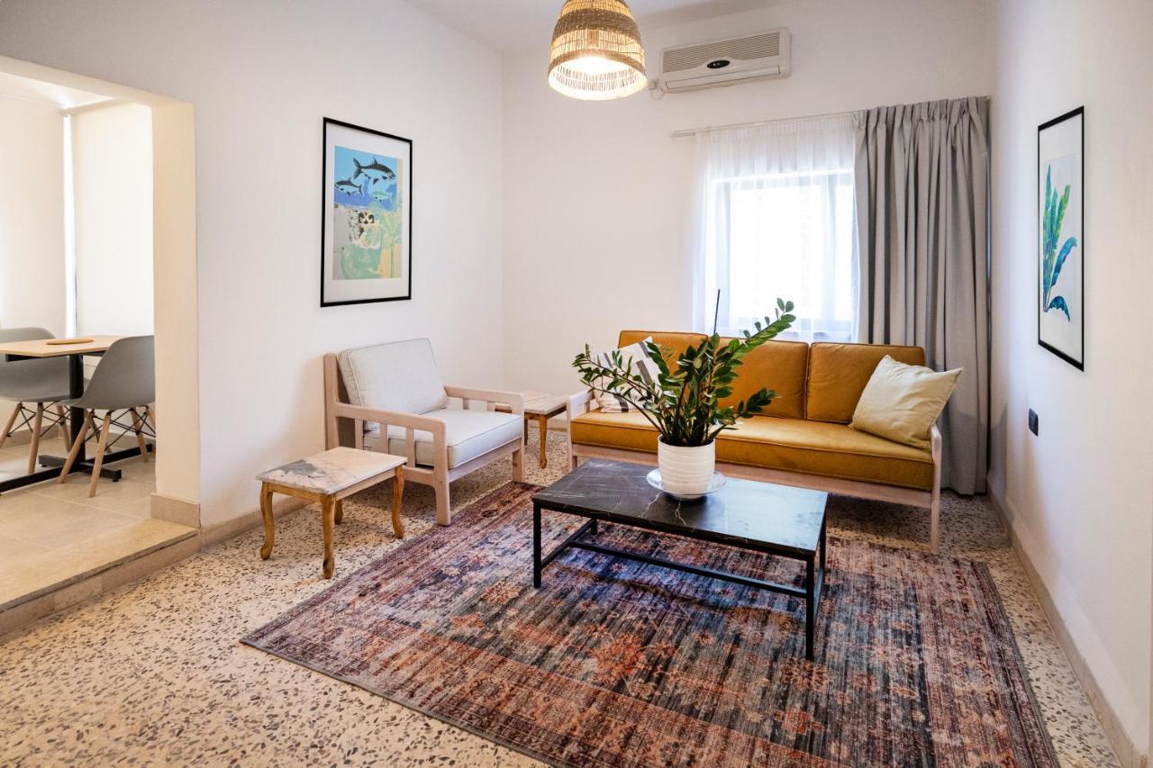 Julia'S Hotel Suites Аман Екстериор снимка