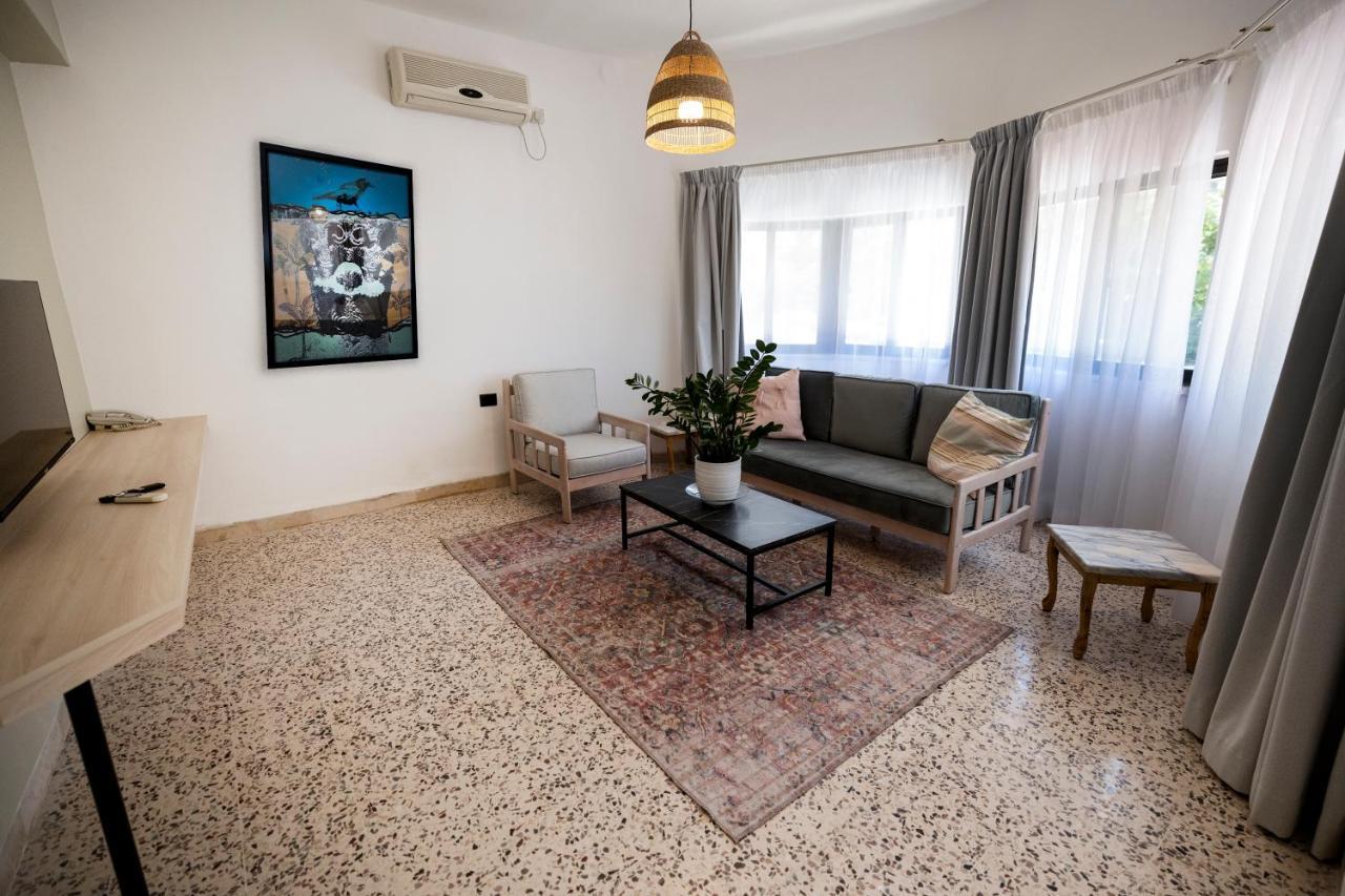Julia'S Hotel Suites Аман Екстериор снимка