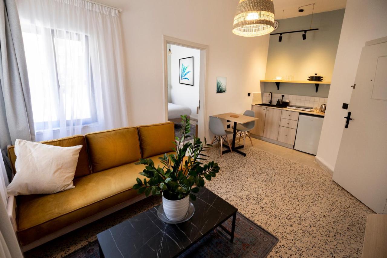 Julia'S Hotel Suites Аман Екстериор снимка