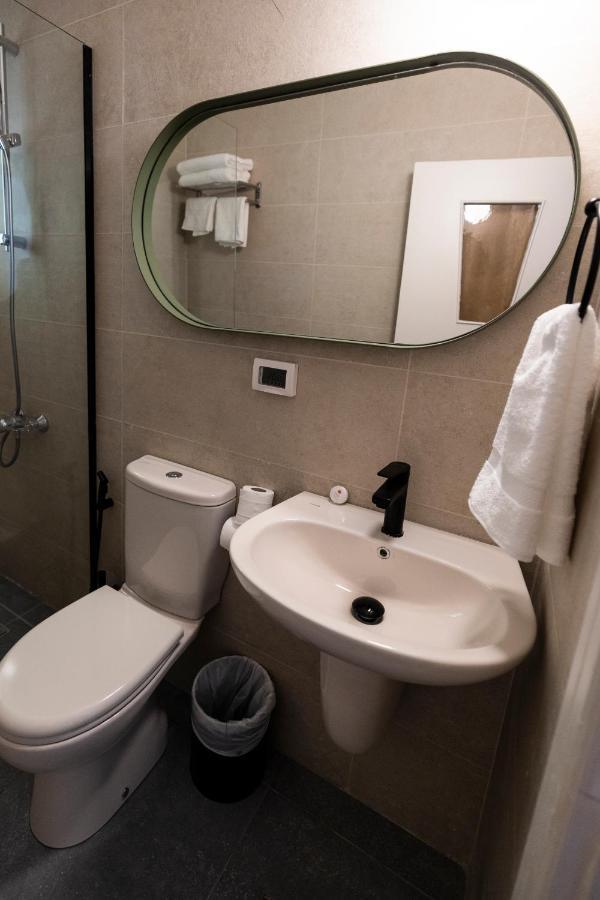 Julia'S Hotel Suites Аман Екстериор снимка